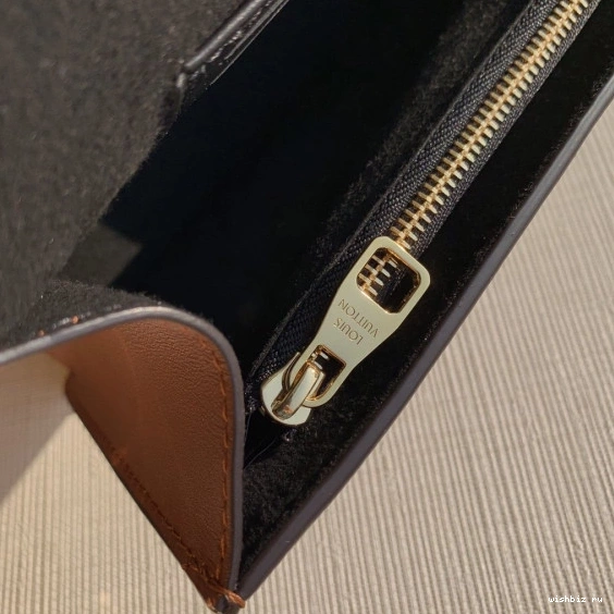 WIS LOUIS VUITTON V DAUPHINE CHAIN WALLET 1011